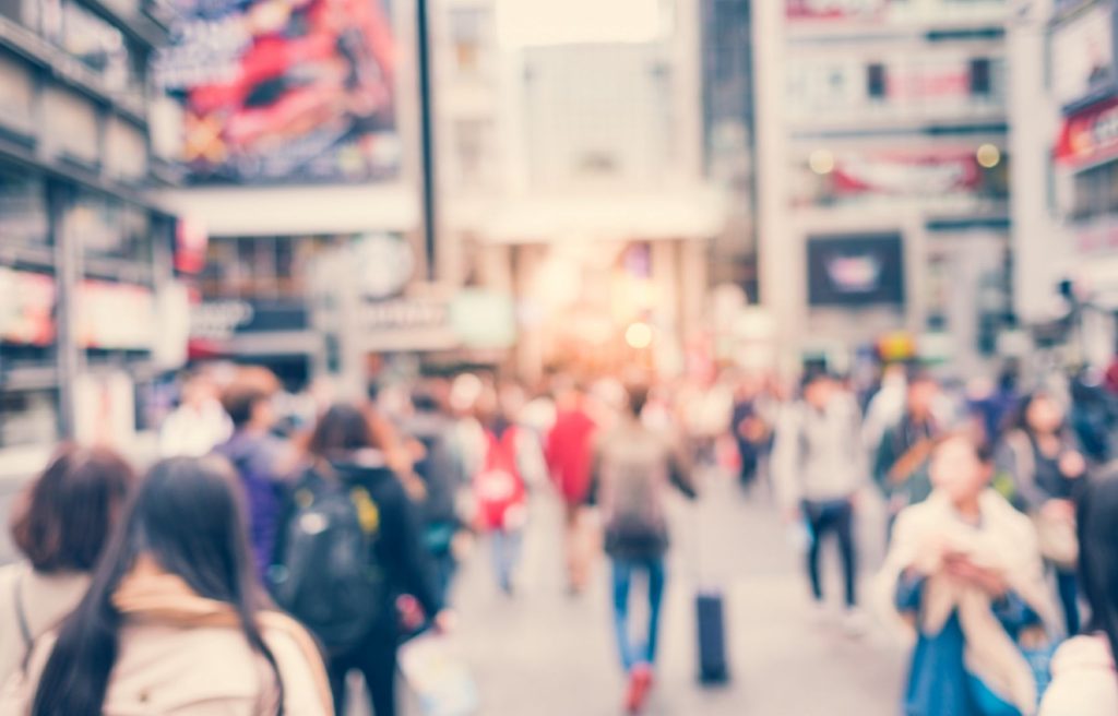 An unfocused image of the people in the city.